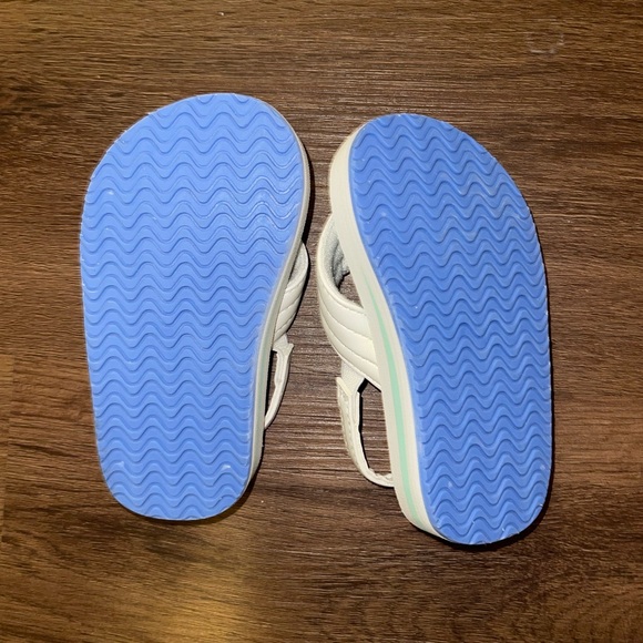 NWOT Cat & Jack Flip-Flops (5/6) - Picture 2 of 3